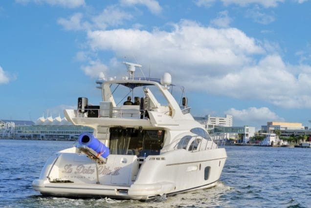 La Dolce Vita 70ft Azimut swim platform with easy access to the water