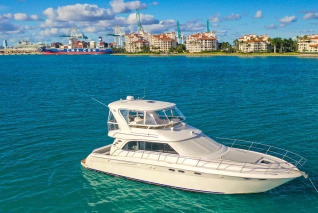 MISTRESS 55ft Sea Ray Yacht bow sunbed perfect for sunbathing and relaxation
