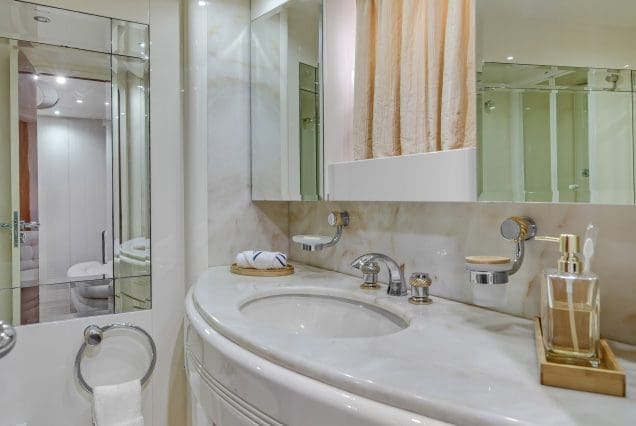 90ft Azimut Dream With Jacuzzi washroom Miami Marina