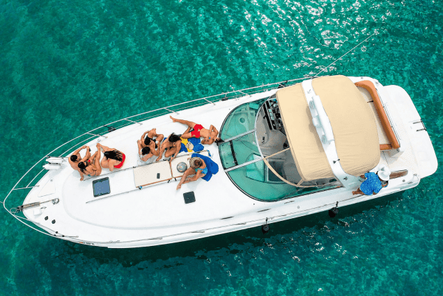 45ft Sea Ray Lux Miami spacious sunbed area perfect for relaxing and enjoying the Miami sunshine