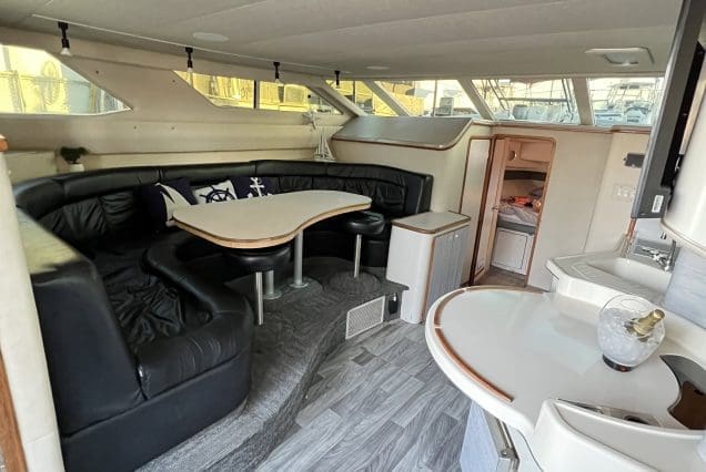 Star 50ft Sea Ray Yacht Miami dining area perfect for meals and private gatherings onboard